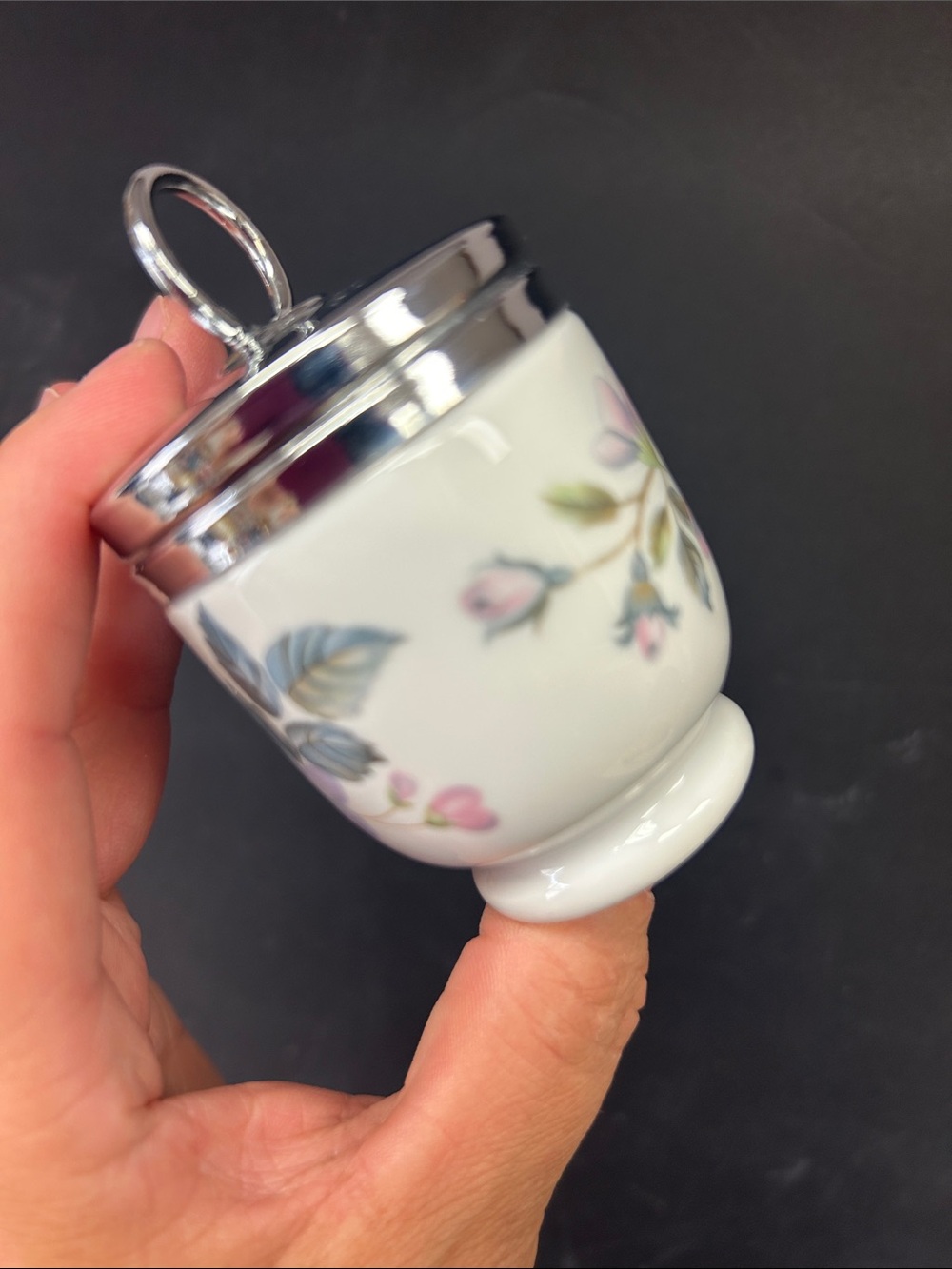 Vintage 3.5 x 2 porcelain egg coddler “June Garland” by Royal Worcester - Picture 5 of 11